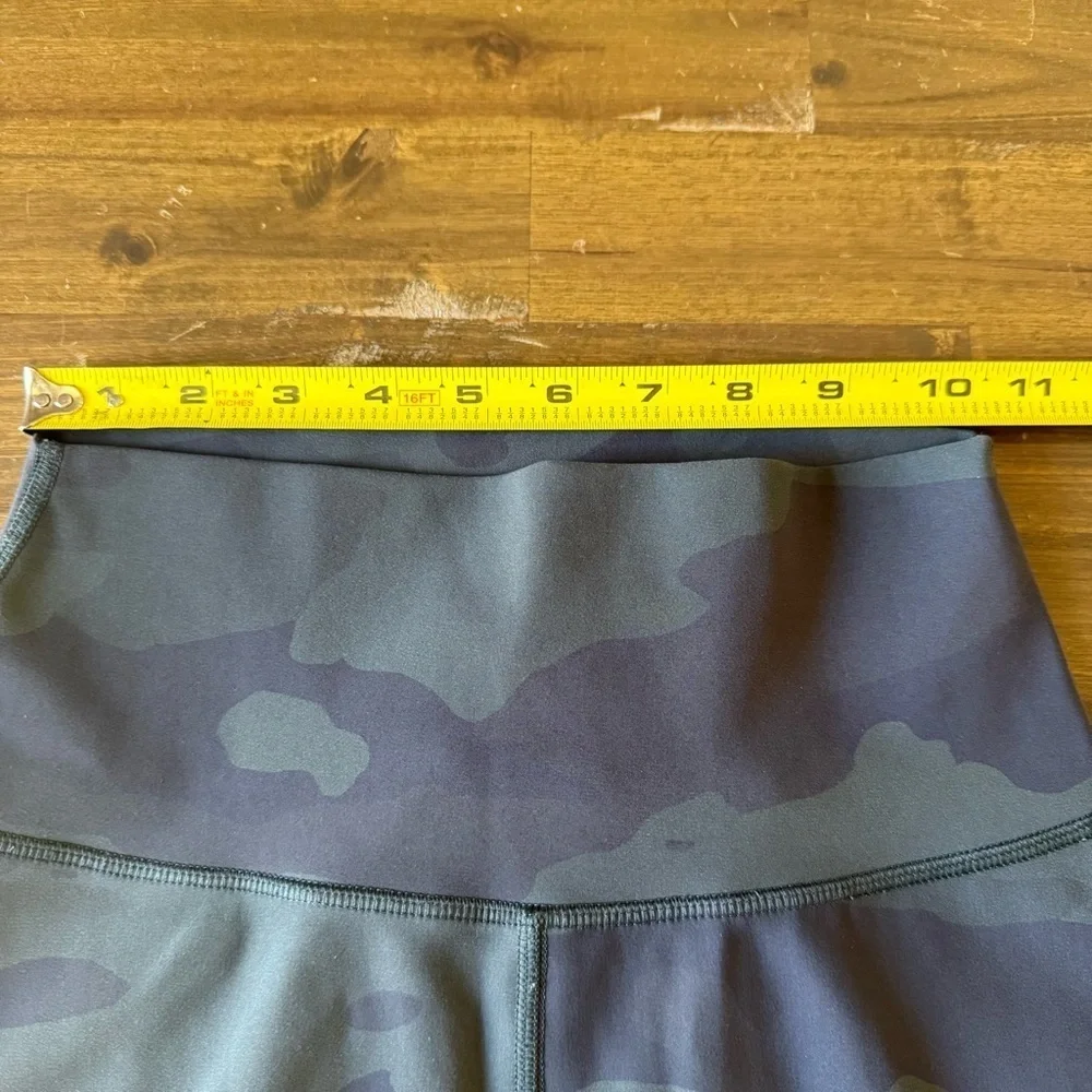 AloCamo High-Waisted Leggings